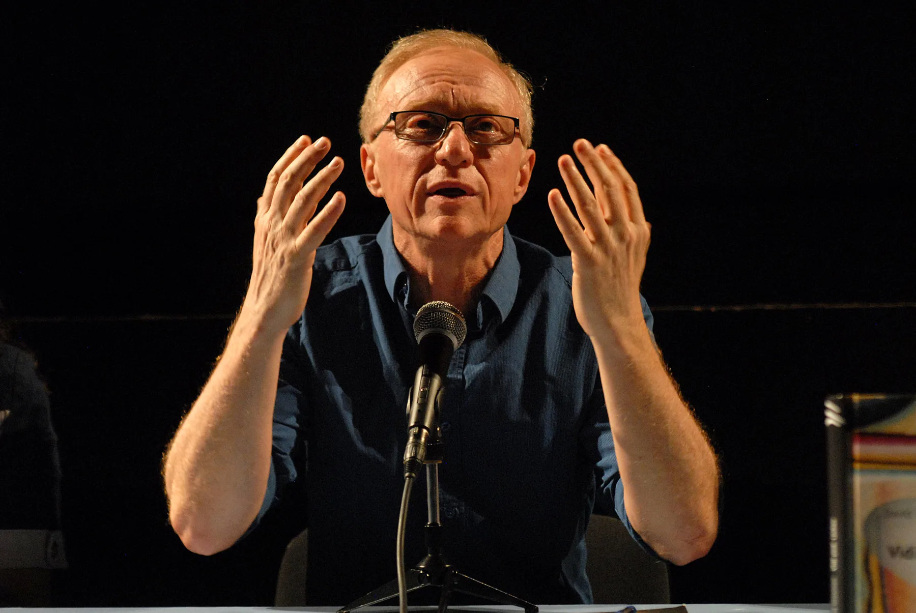 David Grosman – Esej